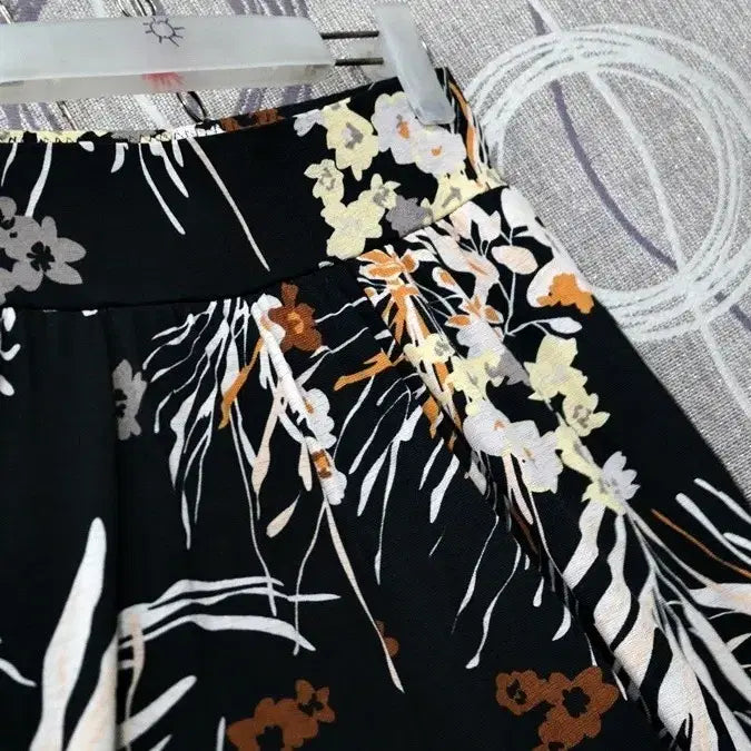 [BUNJANG] Flowy Stretch Long Skirt Pants with Floral Pattern / 찰랑신축 통치마팬츠