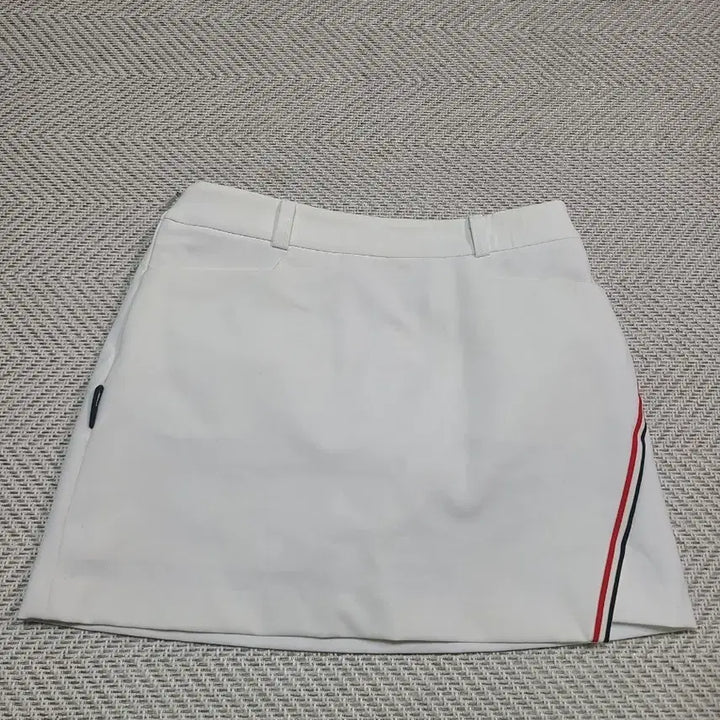 [BUNJANG] Titleist Golf Culottes White Three-Stripe Detail / 26)타이틀리스트 골프 큐롯 화이트 삼선 포인트