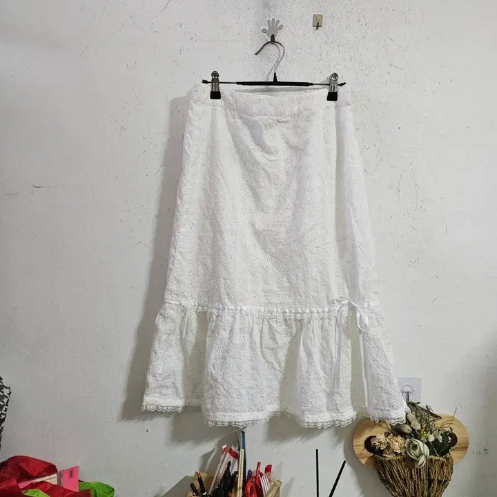 [BUNJANG] Embroidered Long Skirt White 26 / 자수 롱 스커트 화이트26