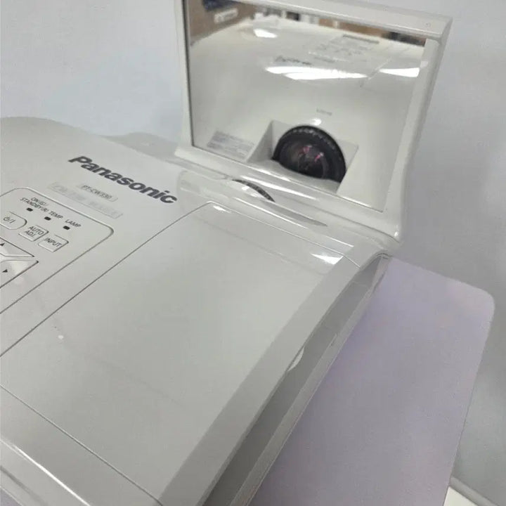 [BUNJANG] Panasonic Ultra Short Throw Projector PT-CW330EA / 파나소닉 초단초점 프로젝터 PT-CW330EA 저렴하게 놓아요