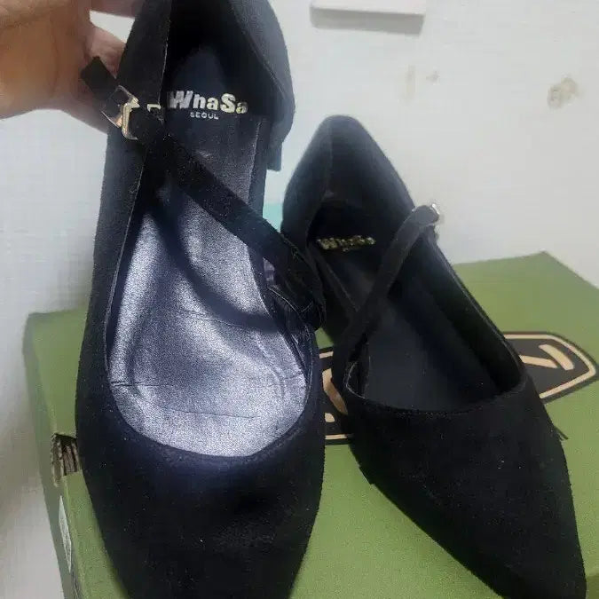 [BUNJANG] Whasa Seoul Black Suede Strap Flats 235 / Whasa 서울 블랙 스웨이드 스트랩 플랫 235