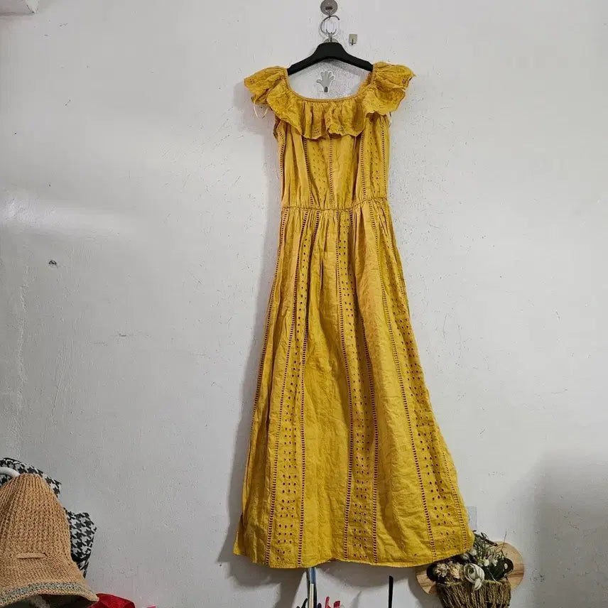 [BUNJANG] Yellow Punch Lace Camisole Dress / 펀칭레이스노란색 나시 원피스