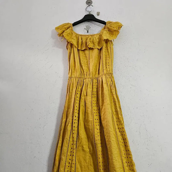 [BUNJANG] Yellow Punch Lace Camisole Dress / 펀칭레이스노란색 나시 원피스