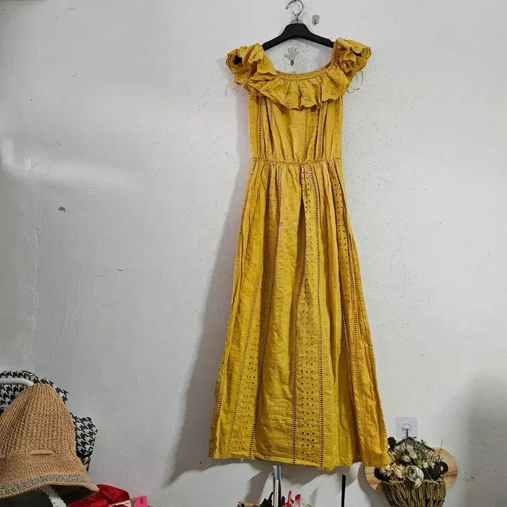 [BUNJANG] Yellow Punch Lace Camisole Dress / 펀칭레이스노란색 나시 원피스