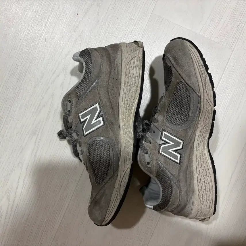 [BUNJANG] New Balance 2002R Grey Sneakers 270 / 뉴발란스 2002R 그레이 신발 270