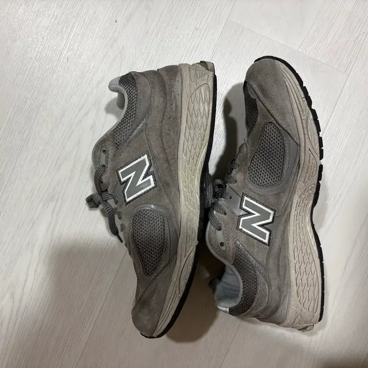 [BUNJANG] New Balance 2002R Grey Sneakers 270 / 뉴발란스 2002R 그레이 신발 270