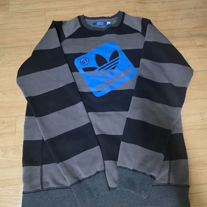 [BUNJANG] Adidas Striped Sweatshirt / 아디다스 스트라이프 맨투맨. 105. 공용  상태좋아요.