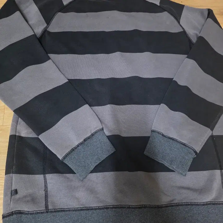 [BUNJANG] Adidas Striped Sweatshirt / 아디다스 스트라이프 맨투맨. 105. 공용  상태좋아요.