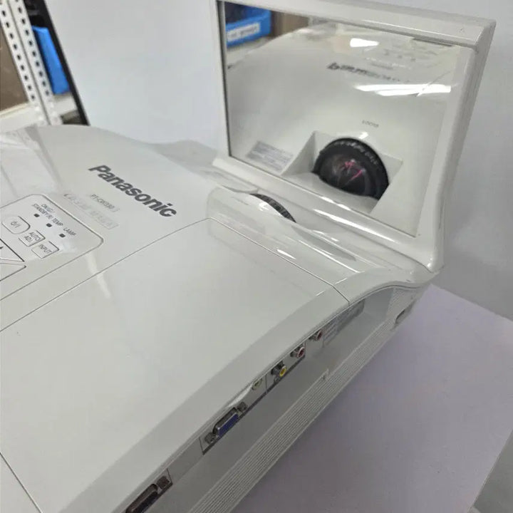 [BUNJANG] Panasonic PT-CW330EA Ultra Short Throw Projector / 파나소닉 초단초점 프로젝터 PT-CW330EA 저렴하게 놓아요