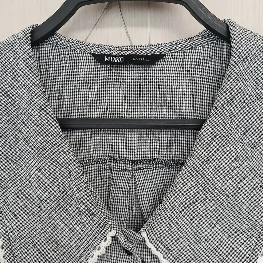 [BUNJANG] Mixxo Mono Lace Collar Check Short-Sleeve Blouse / 믹쏘 모노 레이스 카라 체크 반팔 블라우스