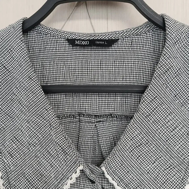 [BUNJANG] Mixxo Mono Lace Collar Check Short-Sleeve Blouse / 믹쏘 모노 레이스 카라 체크 반팔 블라우스