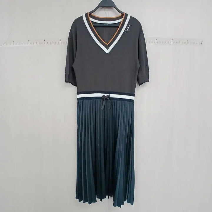 [BUNJANG] Nice Claup V-Neck Knit Pleated Dress / 나이스클랍 브이넥 니트 플리츠 원피스
