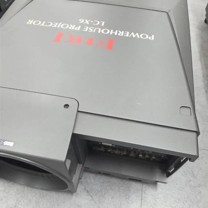 [BUNJANG] EIKI LC-X6 6500 ANSI Lumens 3LCD Projector / 6500안시 에이키 LC-X6 중고 빔프로젝터