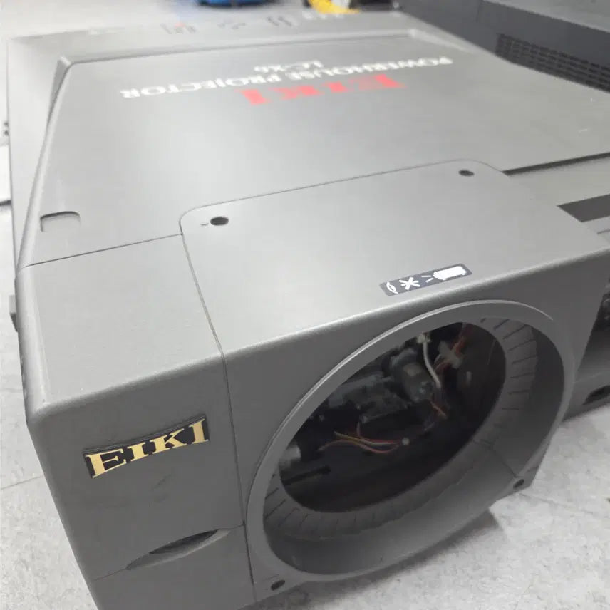 [BUNJANG] EIKI LC-X6 6500 ANSI Lumens 3LCD Projector / 6500안시 에이키 LC-X6 중고 빔프로젝터