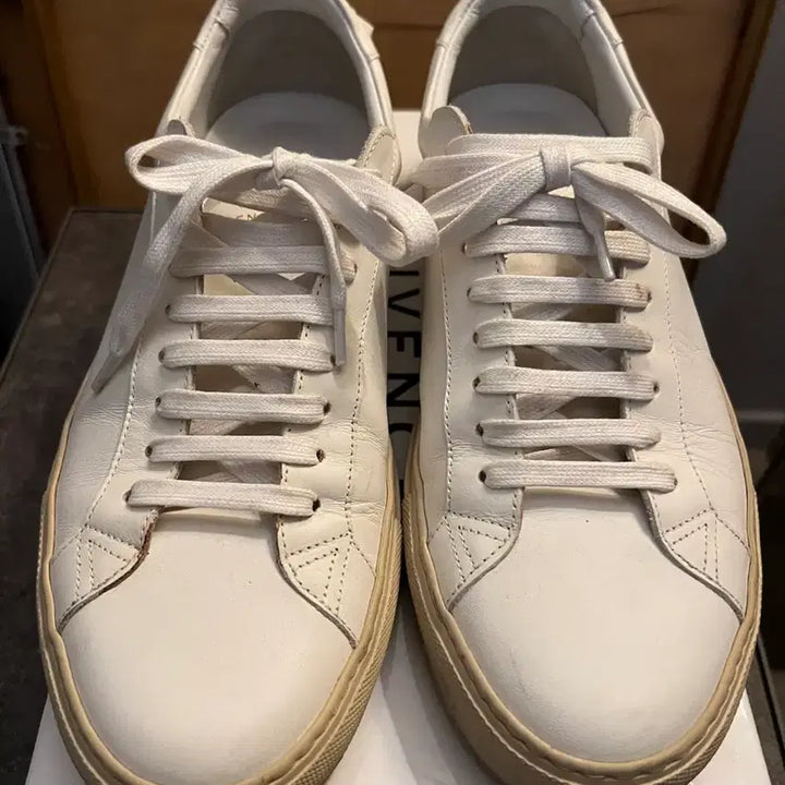 [SOLD OUT] 지방시 로고 스니커즈 화이트 팝니다