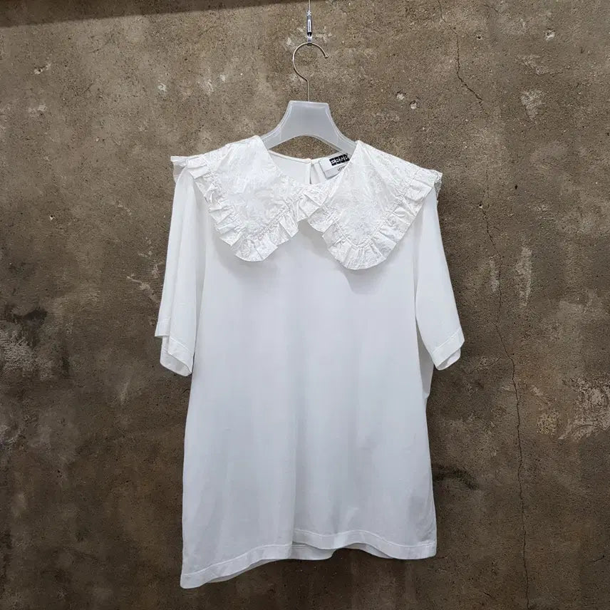 [SOLD OUT] EENK 잉크 2022 프릴 빅카라 티셔츠 M사이즈