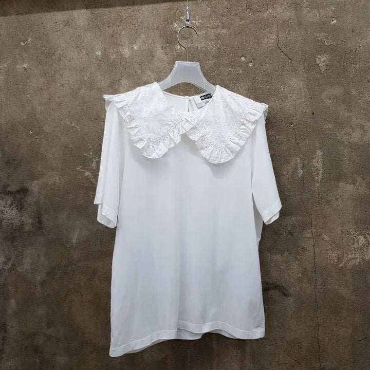 [SOLD OUT] EENK 잉크 2022 프릴 빅카라 티셔츠 M사이즈