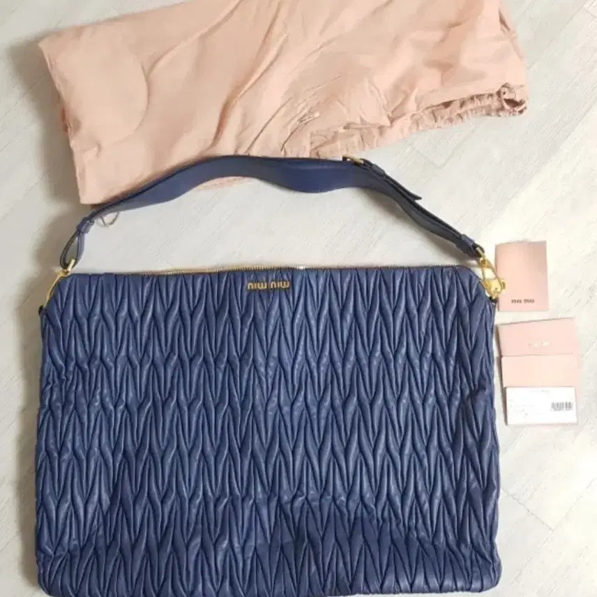 [BUNJANG] Miu Miu Matelassé Shoulder Bag Navy / 미우미우 마틀라세 숄더백 네이비
