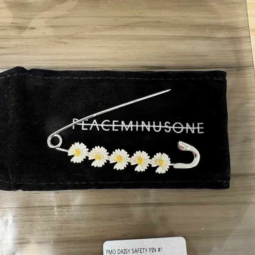 [BUNJANG] PEACEMINUSONE Daisy Safety Pin 