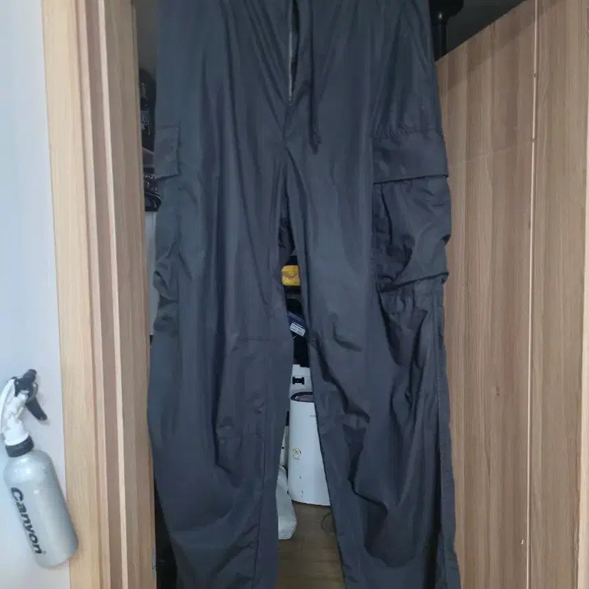 [BUNJANG] Uniqlo C Wide Fit Cargo Pants Black M / 유니클로 C 와이드핏 카고 팬츠 블랙 M (476193)