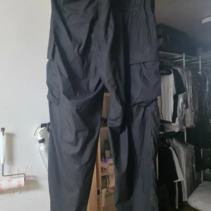 [BUNJANG] Uniqlo C Wide Fit Cargo Pants Black M / 유니클로 C 와이드핏 카고 팬츠 블랙 M (476193)