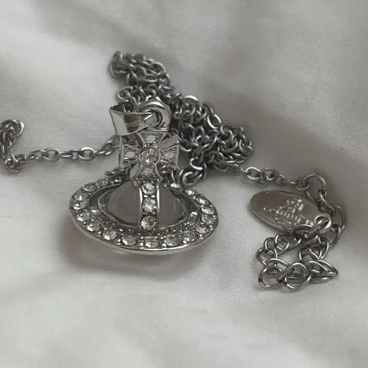[SOLD OUT] 비비안웨스트우드 실버 ORB 목걸이