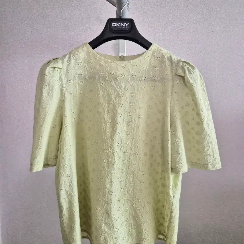 [BUNJANG] Apple Green Puff Sleeve Eyelet Embroidered Cotton Blouse / 애플그린 퍼프소매 아일렛(펀칭)자수 면 블라우스 55,66