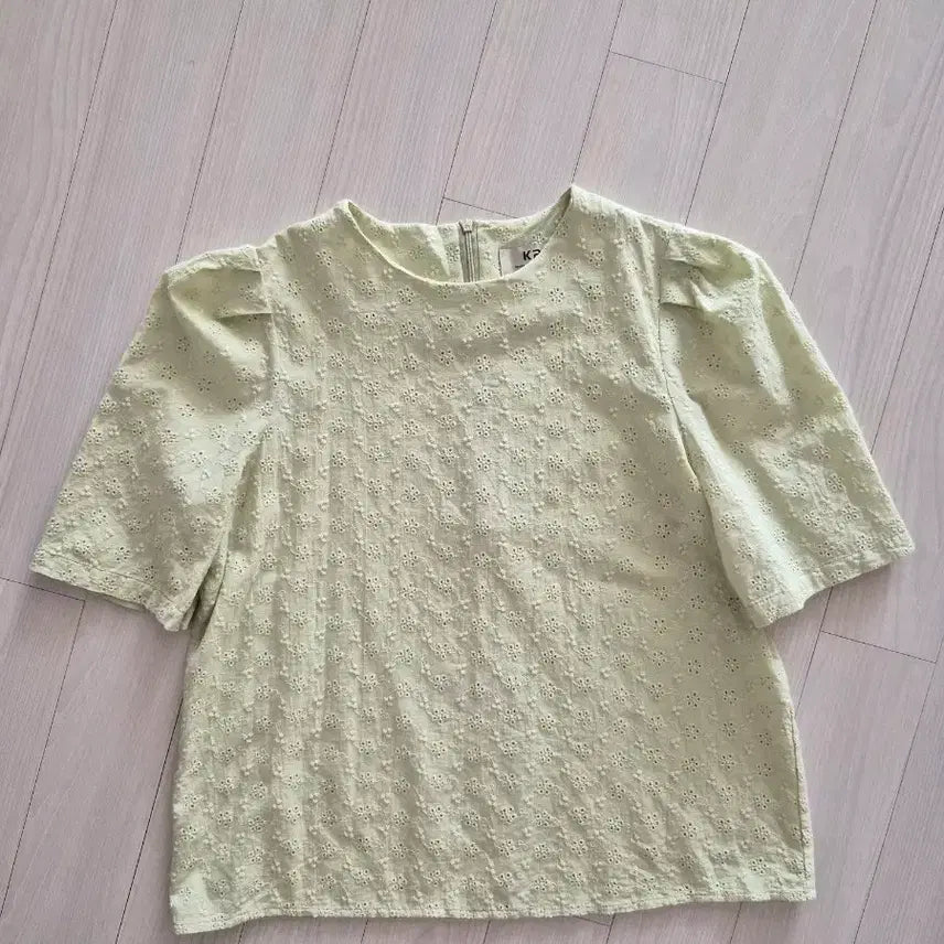 [BUNJANG] Apple Green Puff Sleeve Eyelet Embroidered Cotton Blouse / 애플그린 퍼프소매 아일렛(펀칭)자수 면 블라우스 55,66