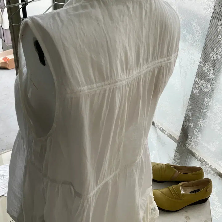 [BUNJANG] Vintage White Frill Sleeveless Blouse / white frill sleeveless blouse