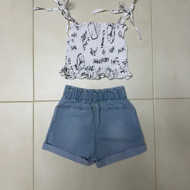 [BUNJANG] Ellimoly Bustier Tank Top (Size 9) &amp; High-Waisted Denim Shorts (Size 110) / 엘리몰리 뷔스티에 나시 9호 + 하이웨스트 청반바지 110ㅎ