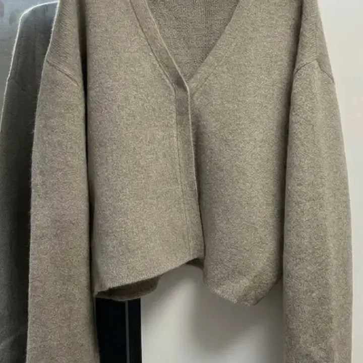 [BUNJANG] Raccoon Wool V-Neck Snap Knit (Mocha) / 라쿤 울 브이넥 스냅 니트(모카)