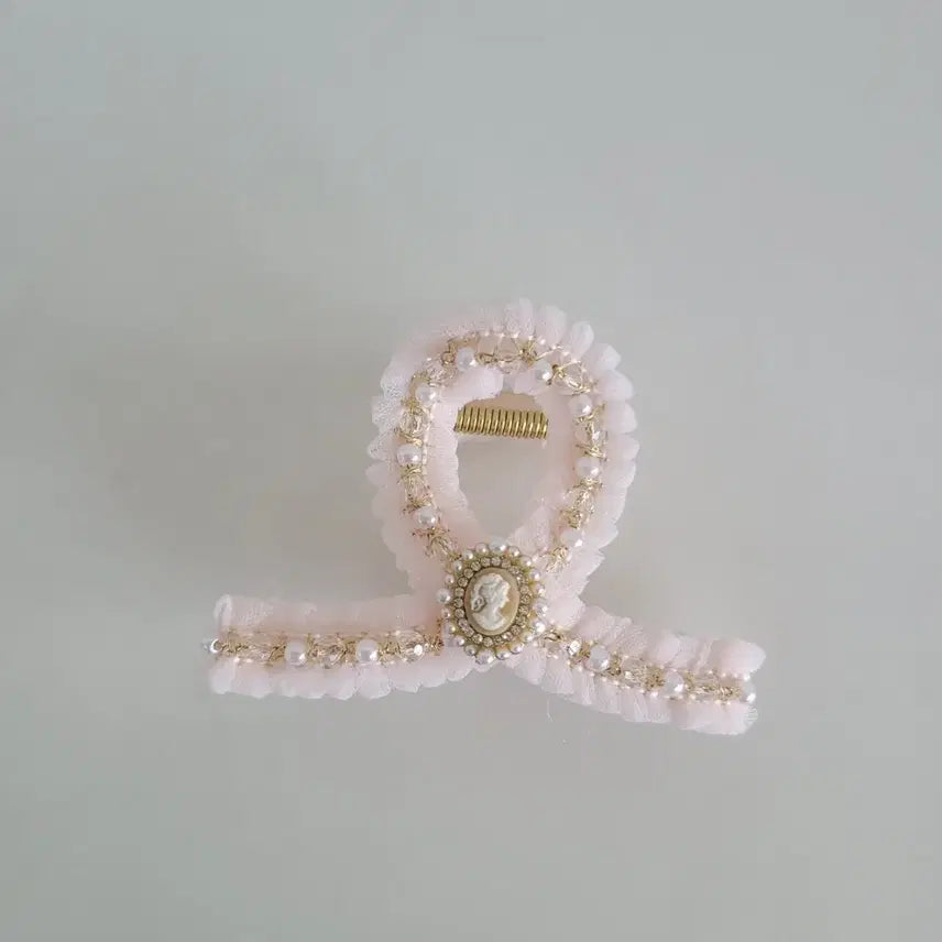 [BUNJANG] Lace Pearl Cameo Hair Claw Clip Pink / 레이스 진주 카메오 헤어 집게핀 핑크