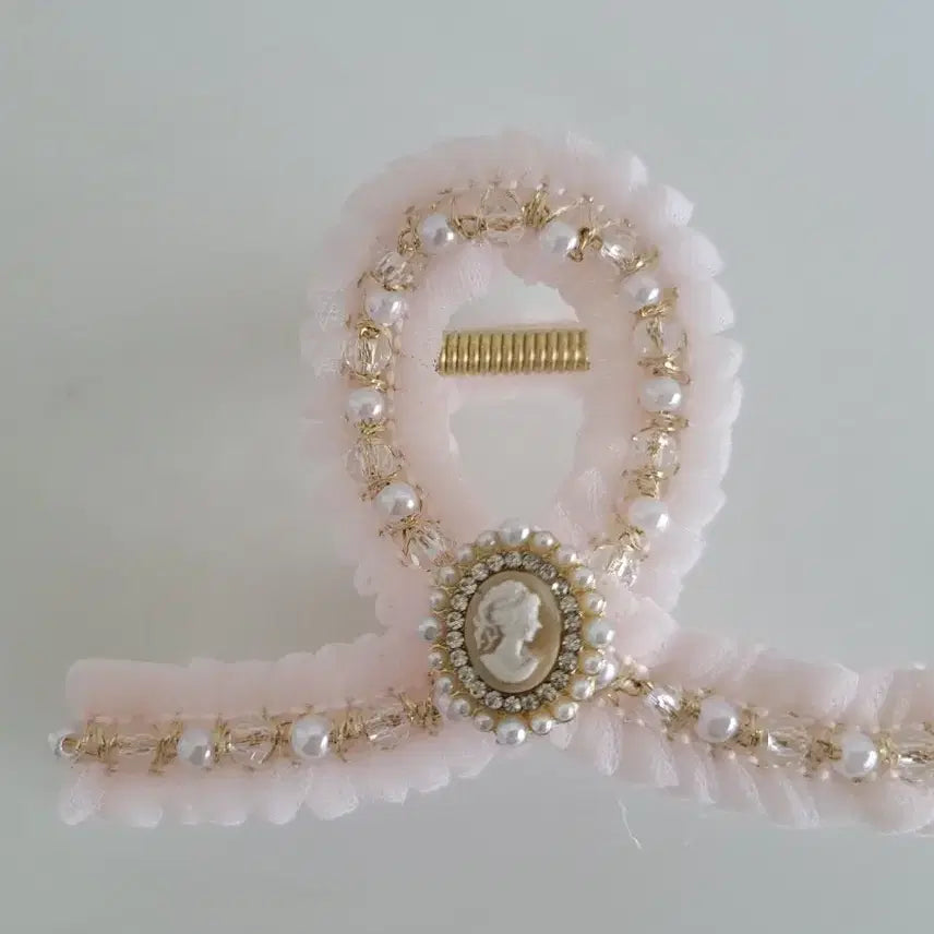 [BUNJANG] Lace Pearl Cameo Hair Claw Clip Pink / 레이스 진주 카메오 헤어 집게핀 핑크