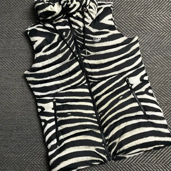 [BUNJANG] Adidas Originals Zebra Padded Vest S / 아디다스 오리지널 지브라 패딩 조끼 베스트o 6196