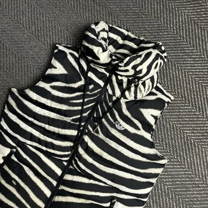 [BUNJANG] Adidas Originals Zebra Padded Vest S / 아디다스 오리지널 지브라 패딩 조끼 베스트o 6196