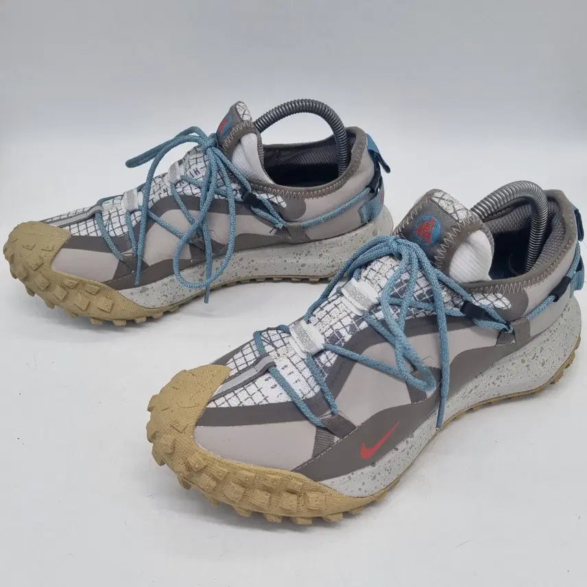 [BUNJANG] Nike ACG Mountain Fly Gore-Tex SE College Grey Fire Red Sneakers (260mm) / 나이키 ACG 마운틴 플라이 로우 고어텍스 SE 컬리지 260mm