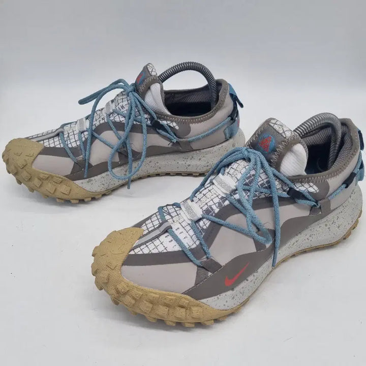 [BUNJANG] Nike ACG Mountain Fly Gore-Tex SE College Grey Fire Red Sneakers (260mm) / 나이키 ACG 마운틴 플라이 로우 고어텍스 SE 컬리지 260mm