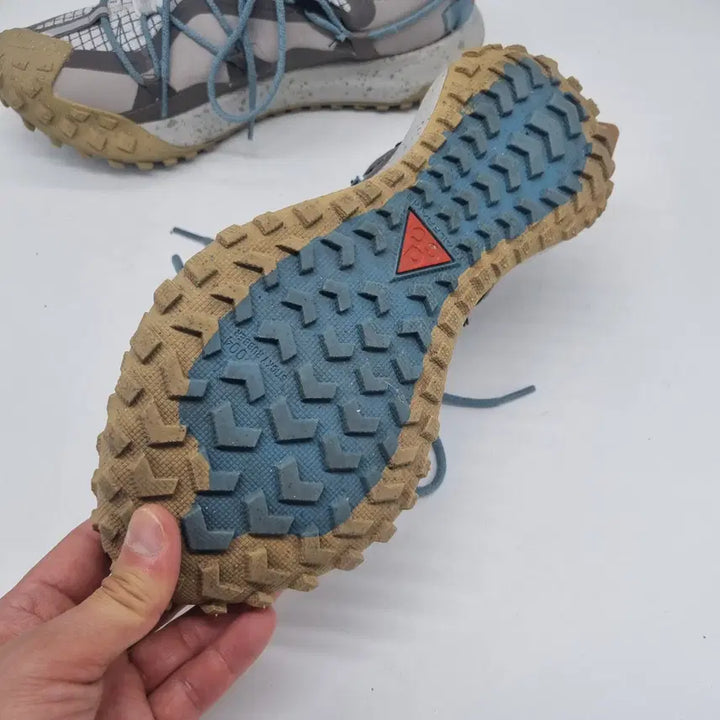 [BUNJANG] Nike ACG Mountain Fly Gore-Tex SE College Grey Fire Red Sneakers (260mm) / 나이키 ACG 마운틴 플라이 로우 고어텍스 SE 컬리지 260mm