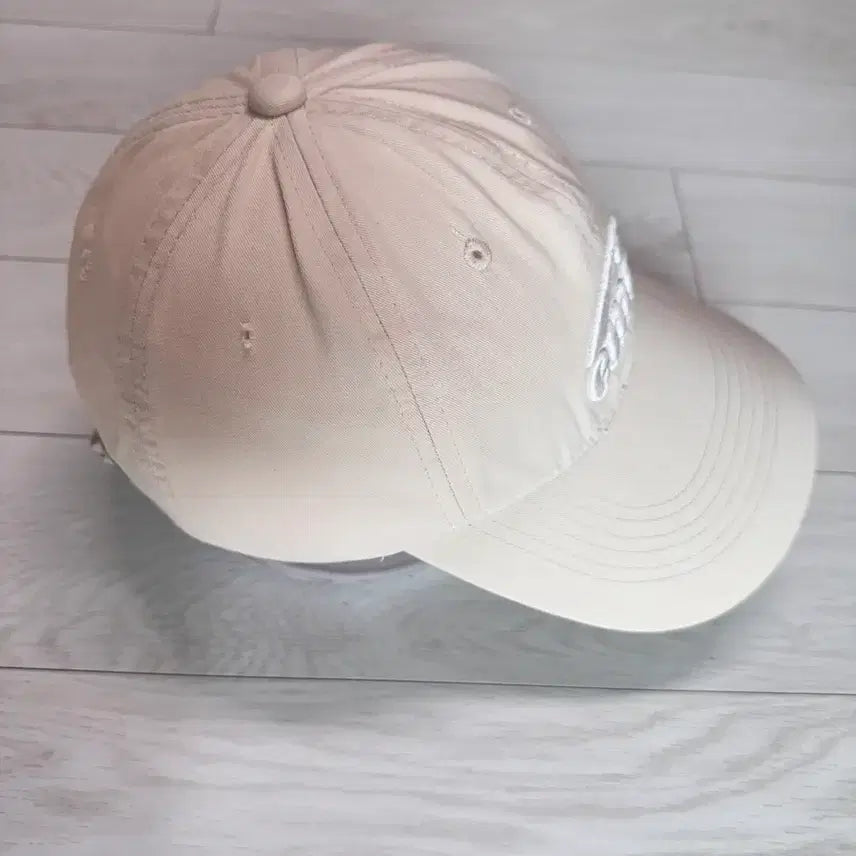 [BUNJANG] Emis Beige Logo Embroidered Ball Cap / 이미스 베이지 볼캡 E17-21