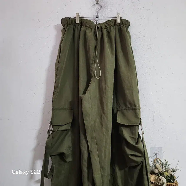 [BUNJANG] Khaki Cargo Wide Pants / 바스락카키색 카고 와이드 팬츠