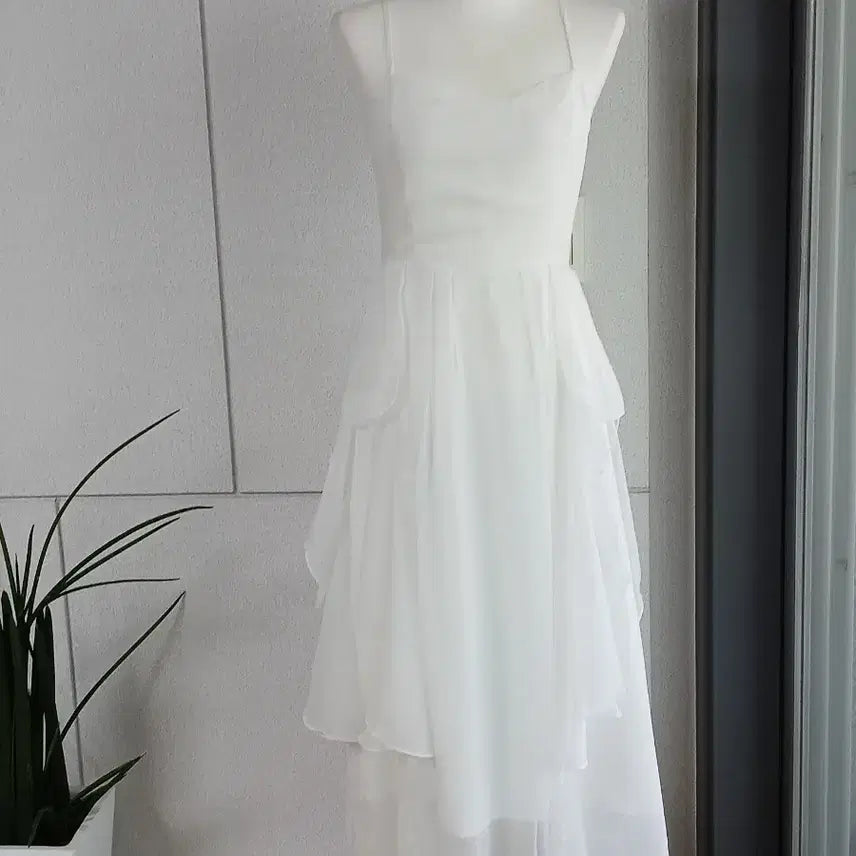 [BUNJANG] White Long Dress with Thin Straps and Flare Skirt / 화이트원피스