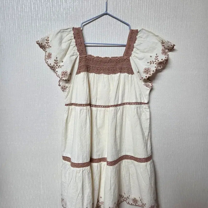 [BUNJANG] Zara Frilled Embroidered Dress Size 116(6) / 자라  프릴 자수 원피스 116(6)