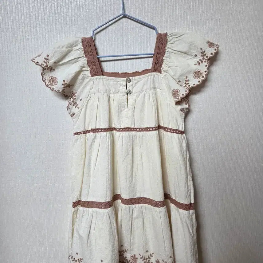 [BUNJANG] Zara Frilled Embroidered Dress Size 116(6) / 자라  프릴 자수 원피스 116(6)