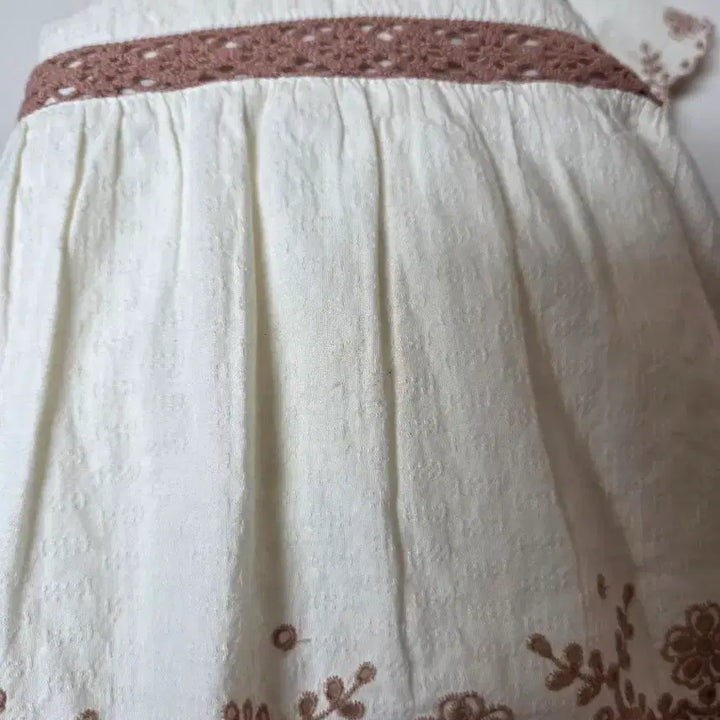 [BUNJANG] Zara Frilled Embroidered Dress Size 116(6) / 자라  프릴 자수 원피스 116(6)