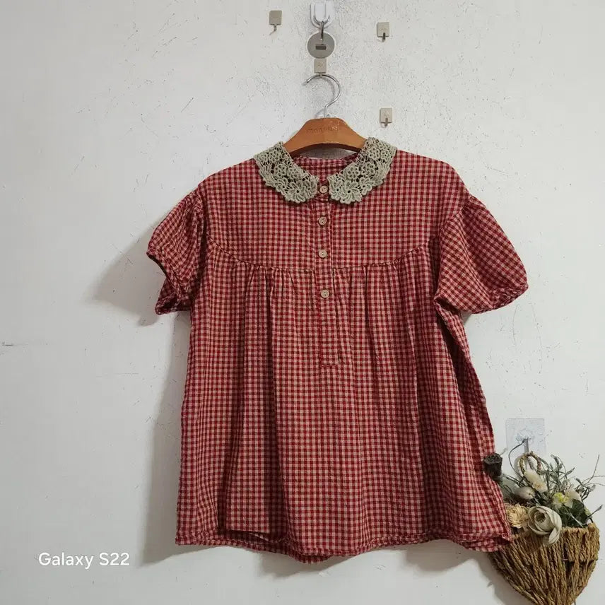 [BUNJANG] Checkered Short-Sleeve Blouse with Lace Collar / 체크 반팔 블라우스 레이스 카라