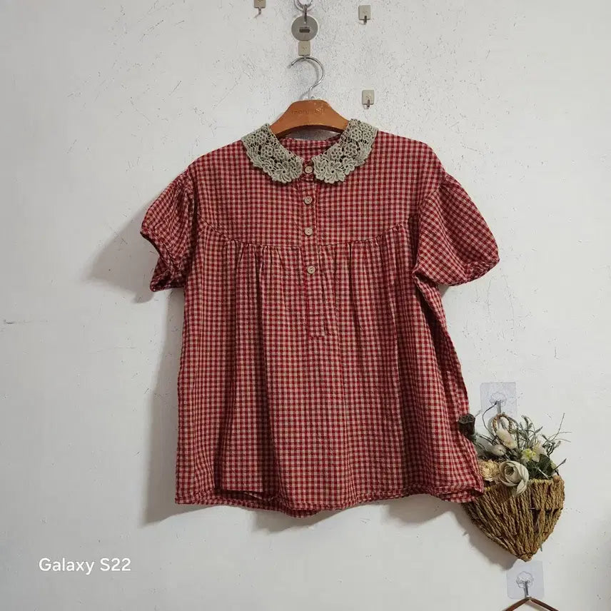 [BUNJANG] Checkered Short-Sleeve Blouse with Lace Collar / 체크 반팔 블라우스 레이스 카라