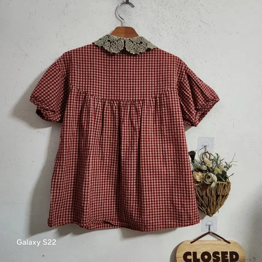 [BUNJANG] Checkered Short-Sleeve Blouse with Lace Collar / 체크 반팔 블라우스 레이스 카라