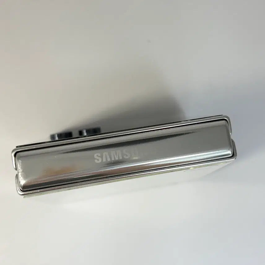 [BUNJANG] Samsung Galaxy Z Flip 5 5G 256GB White (A+ Grade) / (200) 특가 갤럭시Z플립5 5G 256G 화이트 A+급