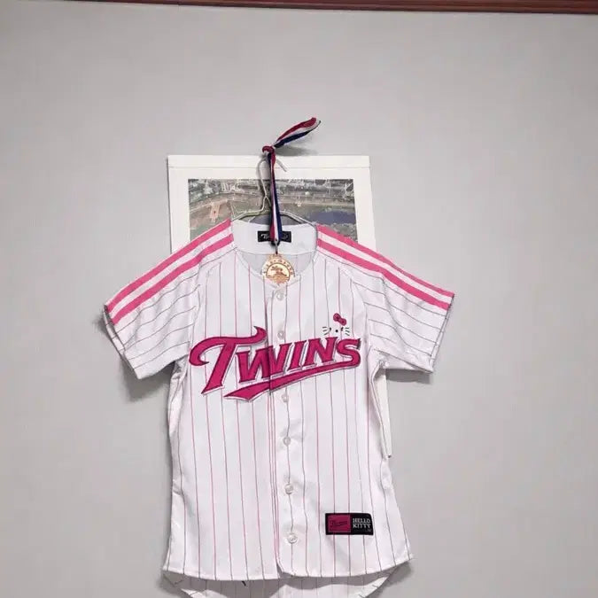 [BUNJANG] Hello Kitty Twins Baseball Jersey Pink Size 85 / 헬로키티 트윈스 야구 유니폼 핑크85