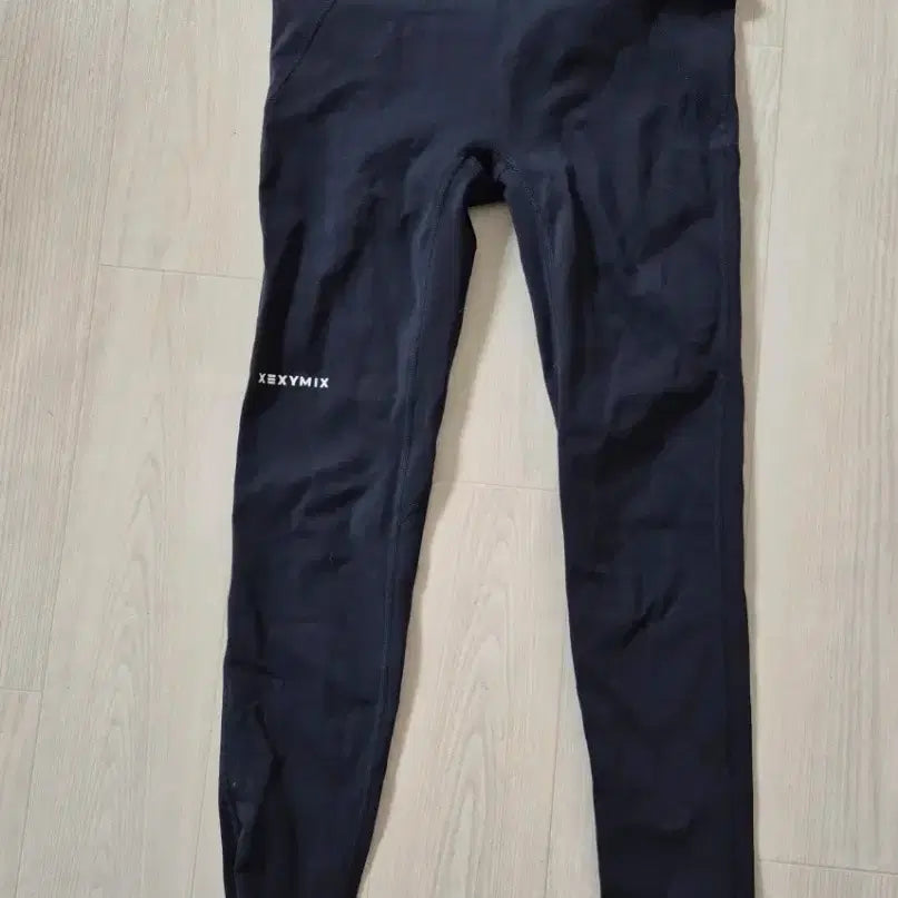 [BUNJANG] Xexymix Yoga Wear Set (Top x1, Leggings x3) / 운동복 세트 (상의1, 하의3)